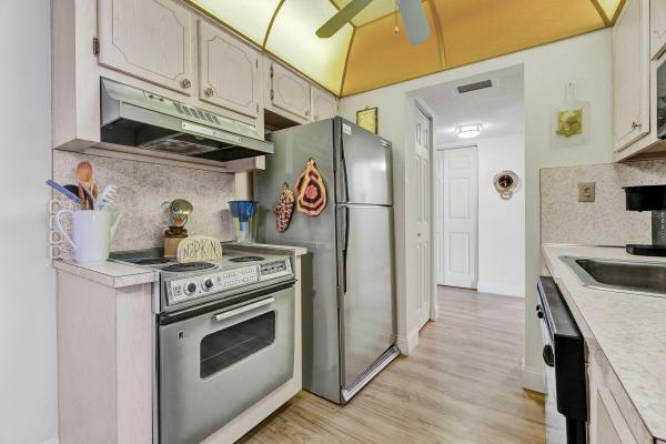 Sabal Palm Village, 5190 E Sabal Palm Blvd #304, Tamarac, Florida 33319, image 2