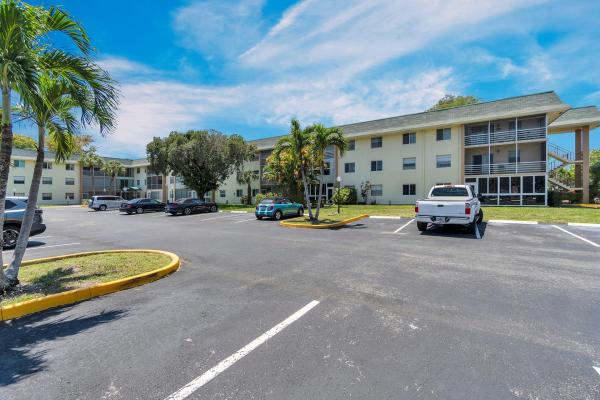 Sabal Palm Village, 5190 E Sabal Palm Blvd #304, Tamarac, Florida 33319, image 3