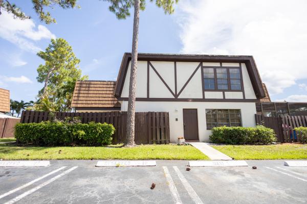 Weybridge Townhomes, 110 Weybridge Cir #A, Royal Palm Beach, Florida 33411, image 2