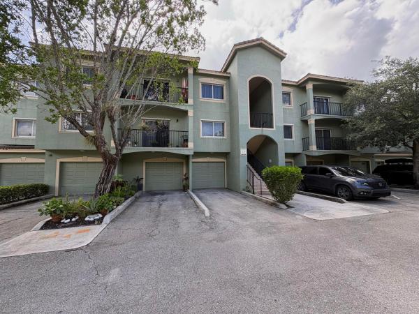 The Kensington At Royal Palm Beach, 340 Crestwood Cir #302, Royal Palm Beach, Florida 33411, image 2