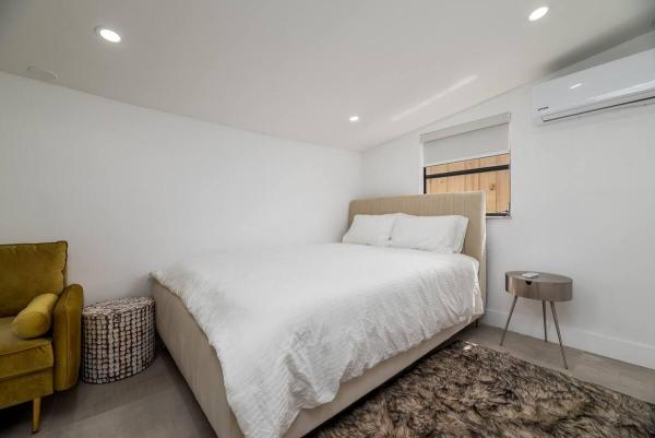 2541 NE 181st St #C, North Miami Beach, Florida 33160, image 2