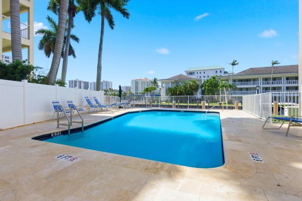 Hawthorne Manor, 2880 NE 33rd Ct #305, Fort Lauderdale, Florida 33306, image 3