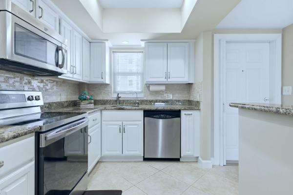 Hawthorne Manor, 2880 NE 33rd Ct #305, Fort Lauderdale, Florida 33306, image 1