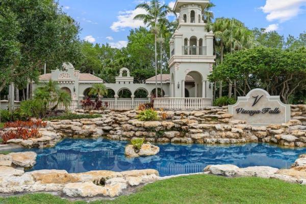 Vizcaya Falls, 1600 NW Vivanco St, Port St. Lucie, Florida 34986, image 2