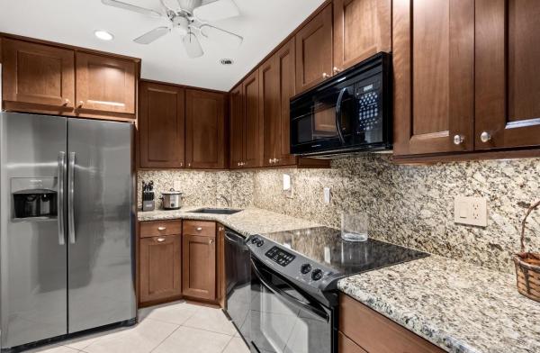 Manor Grove Village, 1940 NE 2nd Ave #101J, Wilton Manors, Florida 33305, image 2