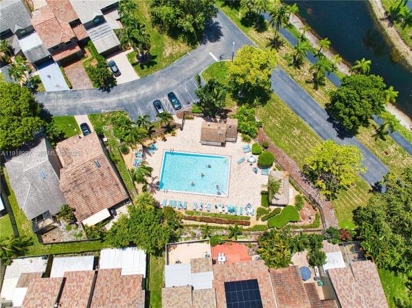 Cinnamon, 11122 Curry Dr, Palm Beach Gardens, Florida 33418, image 3