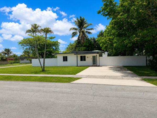 1100 NW 141st St, Unincorporated Dade County, Florida 33168, image 1