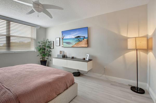 Highland Beach Club, 3594 S Ocean Blvd #302, Highland Beach, Florida 33487, image 2