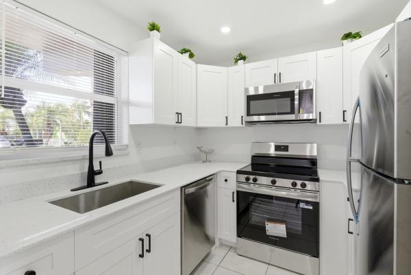 Island Towers, 311 E Ocean Ave #104, Lantana, Florida 33462, image 2