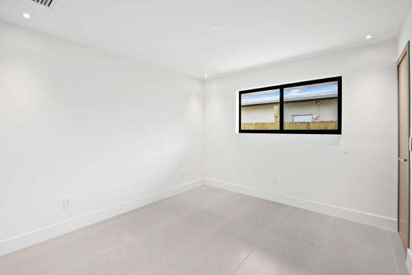 2370 NE 195th St, Unincorporated Dade County, Florida 33180, image 1