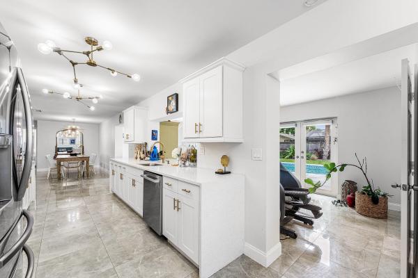 Country Club Village, 581 NW 13th Dr, Boca Raton, Florida 33486, image 2