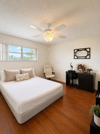 Hollybrook Golf & Tennis Club, 8990 S Hollybrook Blvd #302, Pembroke Pines, Florida 33025, image 3