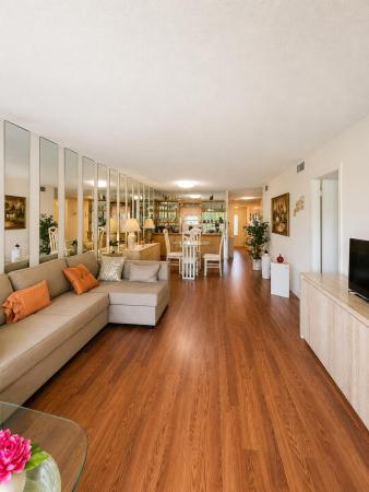Hollybrook Golf & Tennis Club, 8990 S Hollybrook Blvd #302, Pembroke Pines, Florida 33025, image 2
