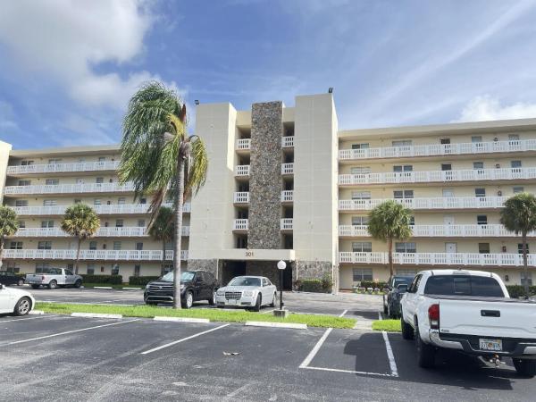 Meadowbrook Lakes View, 301 SE 3rd St #606, Dania Beach, Florida 33004, image 1