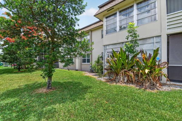 Lakeside Village, 500 Davis Rd #37, Palm Springs, Florida 33461, image 1
