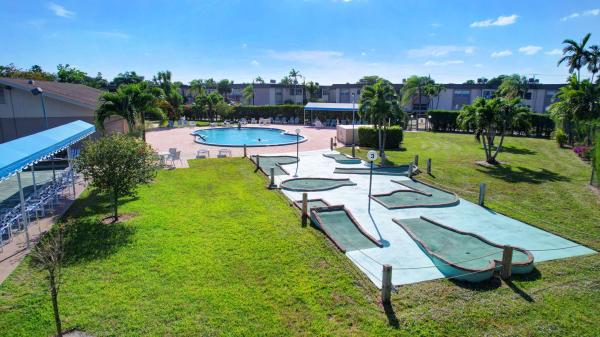 Lakeside Village, 500 Davis Rd #37, Palm Springs, Florida 33461, image 3