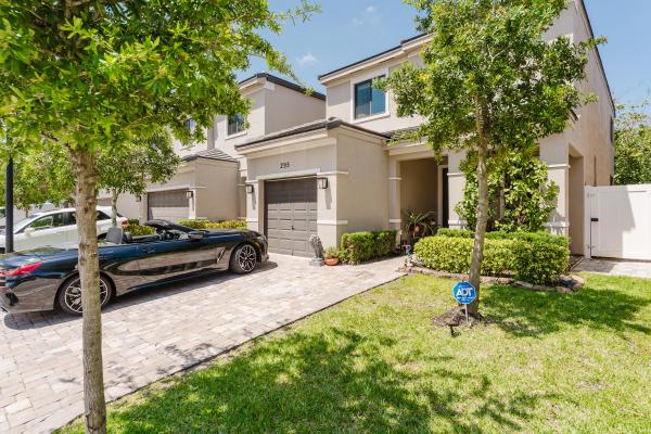Vantage At Palm-Aire, 295 NW 33rd Ln, Pompano Beach, Florida 33069, image 2
