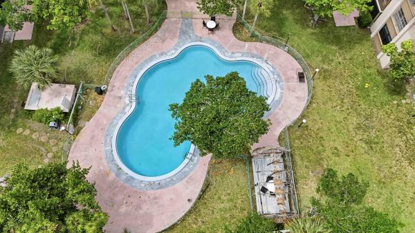 661 NE 195th St #310, Unincorporated Dade County, Florida 33179, image 3