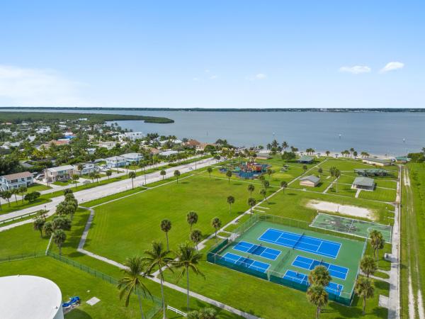 Thumb Point, 1621 Frances Ave, Fort Pierce, Florida 34949, image 1