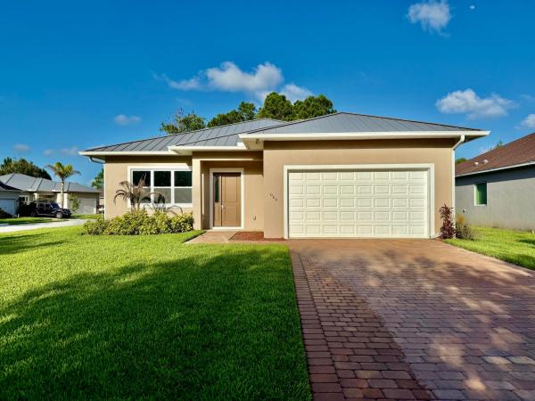 Moss Rose Place, 660 NE Moss Rose Pl, Port St. Lucie, Florida 34983, image 2