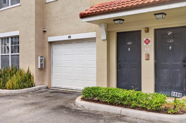 Poinciana Place, 5880 W Sample Rd #206, Coral Springs, Florida 33067, image 1