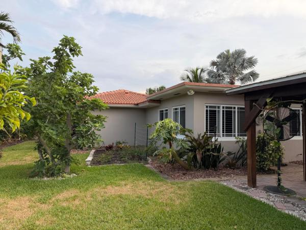 Yacht Harbor Manor, 1140 Morse Blvd, Riviera Beach, Florida 33404, image 1