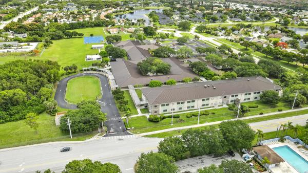 The Palm Club West Village, 3814 Circle Lake Dr, West Palm Beach, Florida 33417, image 2