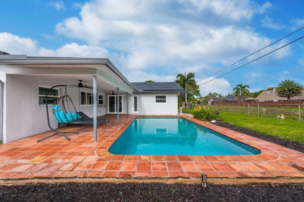University Park Country Club Estates, 115 Saint Cloud Ln, Boca Raton, Florida 33431, image 1