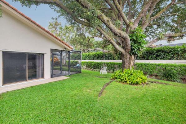 Villas Of Bear Lakes Estates North, 2614 Mohawk Cir, West Palm Beach, Florida 33409, image 1