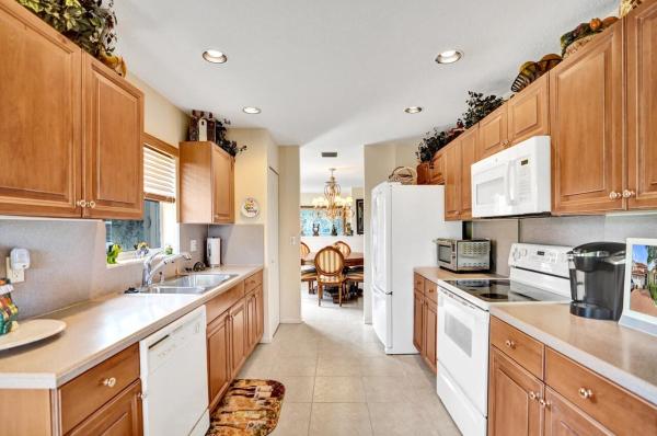 12434 Crystal Pointe Dr #202, Boynton Beach, Florida 33437, image 2