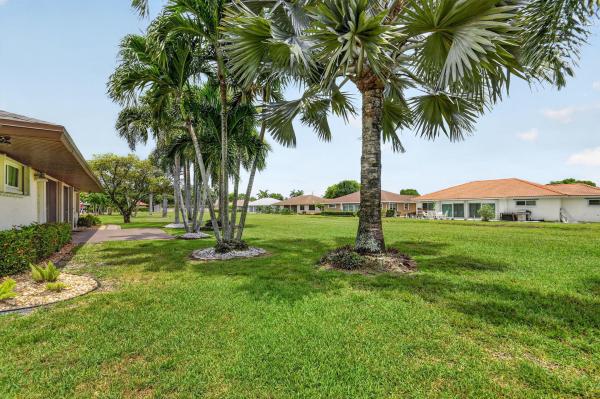 Pine Tree Village, 10460 Greentrail Dr N, Boynton Beach, Florida 33436, image 1