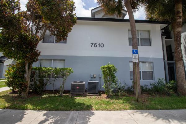 South Palm Place, 7610 Westwood Dr #102, Tamarac, Florida 33321, image 2