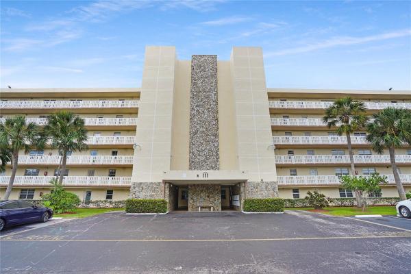 Meadowbrook Lakes View, 111 SE 3rd Ave #306, Dania Beach, Florida 33004, image 3