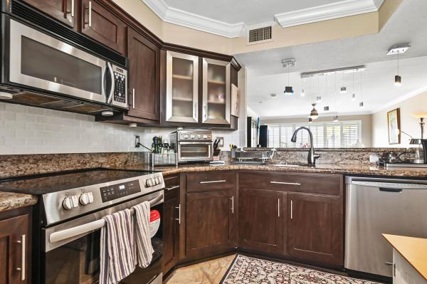 Pine Crest Village At Victoria Park, 1501 E Broward Blvd #805, Fort Lauderdale, Florida 33301, image 1