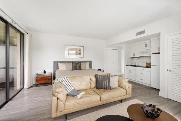 Pebblewood, 11818 Pebblewood Dr #201, Wellington, Florida 33414, image 2