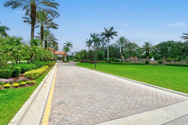 Oakmont Estates, 10519 Longleaf Ln, Wellington, Florida 33414, image 3