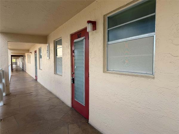 Oriole Golf & Tennis Club 2, 1015 Country Club Dr #307, Margate, Florida 33063, image 2
