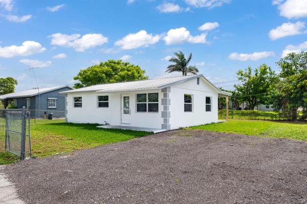 245 SW 11th Ave, South Bay, Florida 33493, image 3