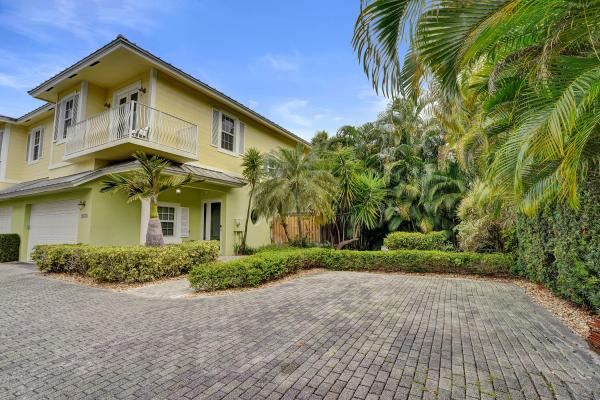 Mallory Square, 2636 NE 9th Ave #6, Wilton Manors, Florida 33334, image 1