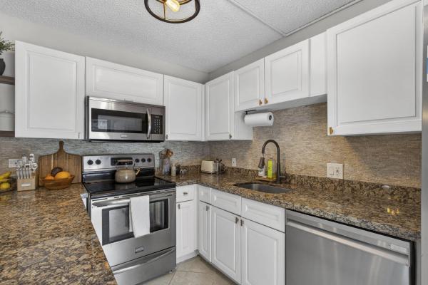 Glenwood Townhomes, 121 1st Ter, Palm Beach Gardens, Florida 33418, image 1