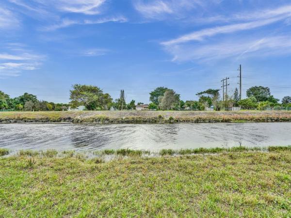 Oriole Gardens 3, 7310 NW 1st St #102, Margate, Florida 33063, image 2