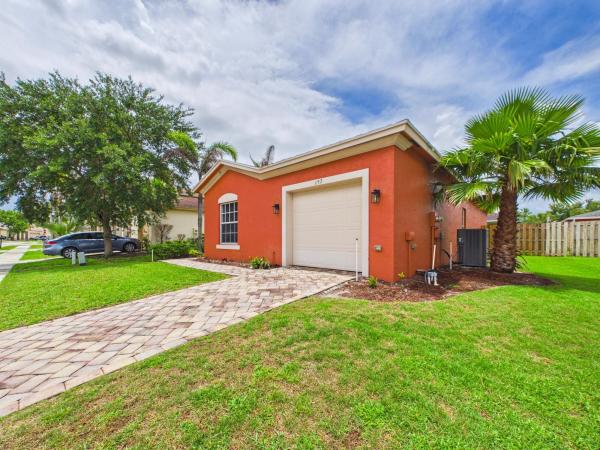Morningside Palm Breezes Club, 157 Blue Grotto Dr, Fort Pierce, Florida 34945, image 2