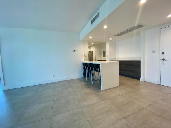The Carriage House, 5401 Collins Ave #620, Miami Beach, Florida 33140, image 2