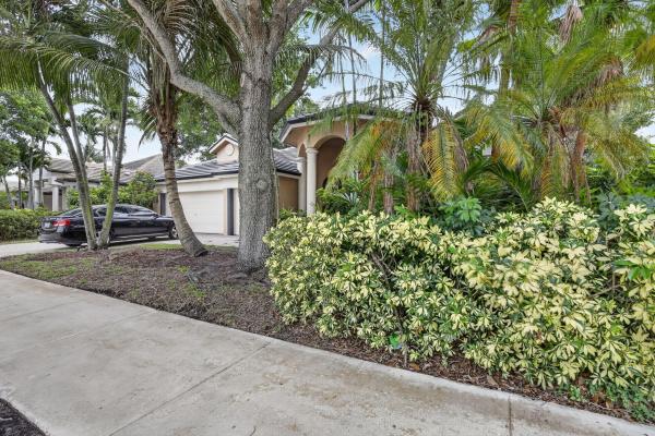 Rolling Hills Golf And Tennis Club, 8106 N Savannah Cir, Davie, Florida 33328, image 1