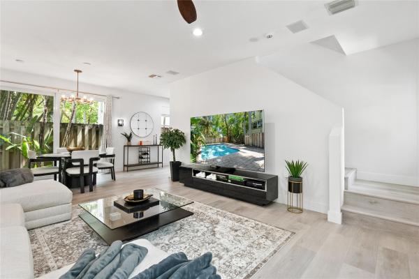 Aldens, 417 SW 8th St, Fort Lauderdale, Florida 33315, image 3