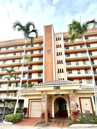 Huntington Towers, 7380 S Oriole Blvd #606, Delray Beach, Florida 33446, image 1