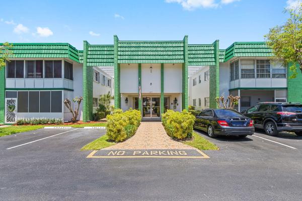 Castle Gardens, 2271 NW 48th Ter #207, Lauderhill, Florida 33313, image 3