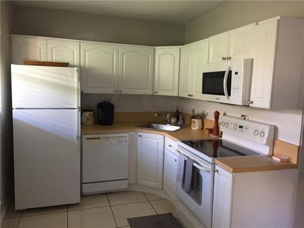 Wilton Commons, 2741 NE 8th Ave #14, Wilton Manors, Florida 33334, image 1