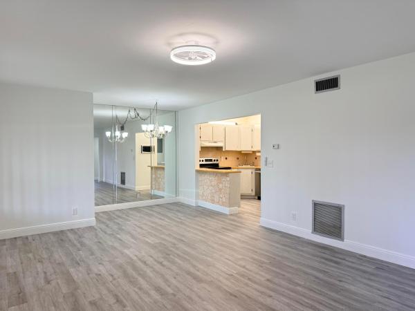 318 Knotty Pine Cir #D-2, Greenacres, Florida 33463, image 2