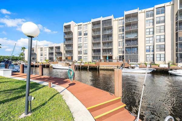 Boca Bayou, 18 Royal Palm Way #1090, Boca Raton, Florida 33432, image 2